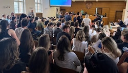 Viele Prozesse sind gut besucht und lösen Emotionen aus. Der OGH beschäftigt sich damit, ...