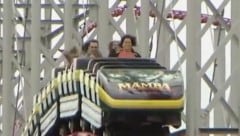 Mehr als 60 Meter geht es bei der „Mamba“ in die Höhe – ein Mädchen hatte während einer Fahrt ...