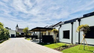 Die Bungalows sind nur 250 Meter vom See entfernt, liegen aber trotzdem schön ruhig.