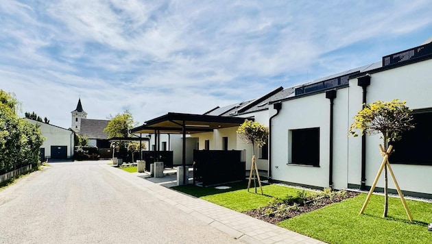 Die Bungalows sind nur 250 Meter vom See entfernt, liegen aber trotzdem schön ruhig.