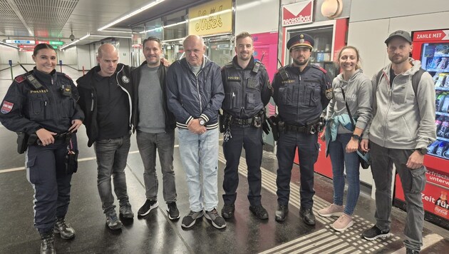 Finally: after almost 20 hours, Markus (2nd from left) and Andreas (4th from left) were handed ...