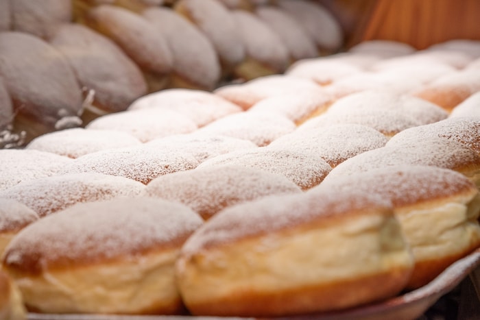 Süß und besonders flauschig. Besonders frische und fettreiche Kuhmilch vom Nachbarbauern sind ...