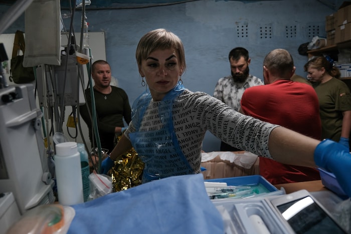 Hier wird um das Leben eines Infanteriesoldaten gekämpft, der an der Frontlinie von Pokrowsk ...