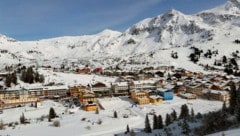 Die Passhöhe von Obertauern (Bildmitte) soll künftig autofrei werden.