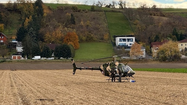 Der Bundesheer-Hubschrauber des Typs OH-58 mit drei Soldaten an Bord musste am Montag wegen ...