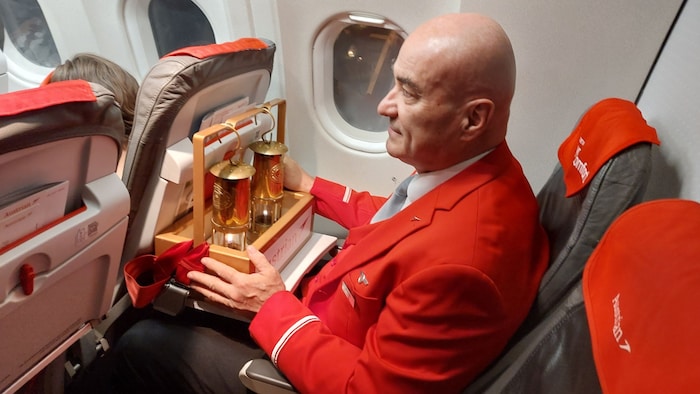 Das Friedenslicht an Bord der AUA-Maschine