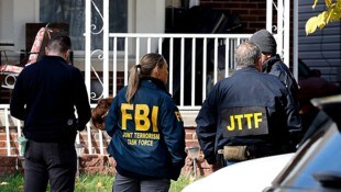 Das FBI hat zwei Terrorverdächtige verhaftet.