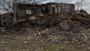 Die russischen Truppen haben unter anderem die zerstörte Stadt Pokrowsk (Bild) für erobert ...