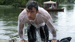 „Bridgerton“-Star Jonathan Bailey holt sich den Titel „Sexiest Man Alive“ 2025.