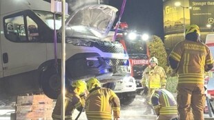 Der Brand war im Motorraum ausgebrochen, die Kräfte der FF Feldkirchen waren im Einsatz. 