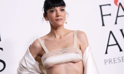 Weniger Stoff geht fast nicht mehr: Lily Allen zog mit diesem Top bei den CFDA Fashion Awards in ...
