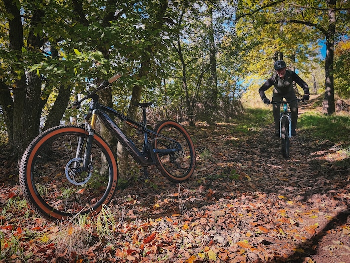 Das KTM Macina Scarp SX hat einen Bosch SX-Antrieb verbaut, der mittels Software-Update noch ...