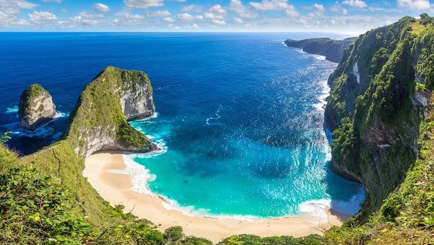 Der Kelingking-Strand ist wegen der spektakulären Klippen weltberühmt.