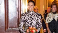 Rutsch rüber, Kim! Kronprinzessin Victoria beweist, dass auch Royals in einem „wilden“ Leo-Look ...