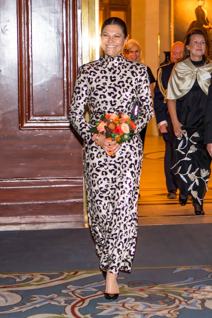 Kronprinzessin Victoria machte in dem figurbetonten Pailletten-Kleid eine fantastische Figur.