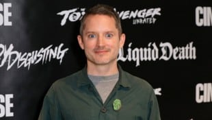 Wie es ausgeht, weiß er bereits – aber er hat jetzt endlich doch damit begonnen, „Der Herr der ...