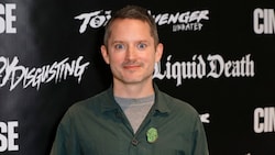 Wie es ausgeht, weiß er bereits – aber er hat jetzt endlich doch damit begonnen, „Der Herr der ...