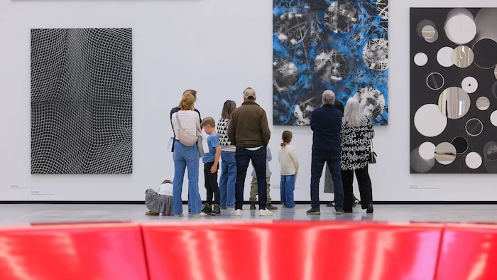 Hans Kupelwieser: Seine großformatigen Fotogramme und Skulpturen spielen mit dem Spannungsfeld ...
