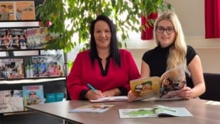 Wenn die Rädchen ineinandergreifen: Geschäftsführerin Sandra Aron und Office-Mitarbeiterin im ...