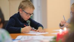 Kinder einer Caritas-Einrichtung in OÖ haben mit viel Eifer Briefe ans Christkind geschrieben ...