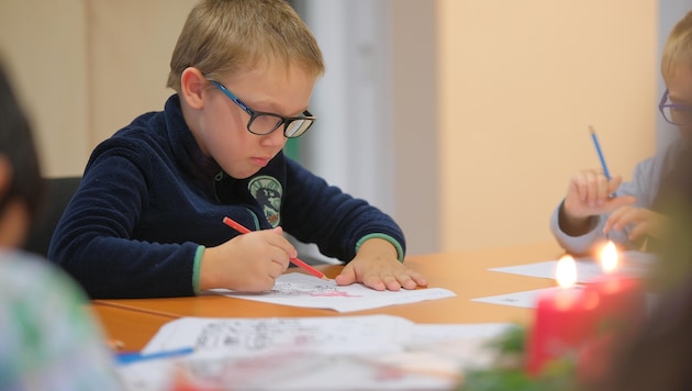 Kinder einer Caritas-Einrichtung in OÖ haben mit viel Eifer Briefe ans Christkind geschrieben ...