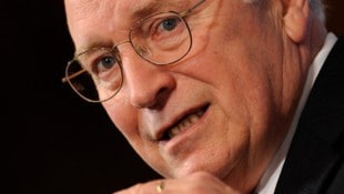 Richard „Dick“ Cheney war Vizepräsident und Verteidigungsminister