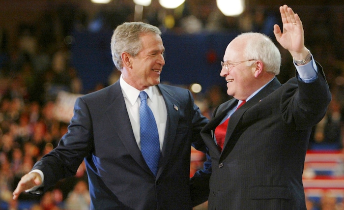 Dick Cheney mit George W. Bush im Jahr 2004