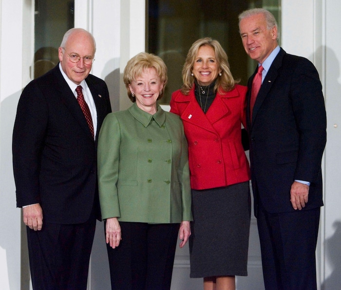 Cheney mit seiner Frau Lynne und Jill und Joe Biden im Jahr 2008