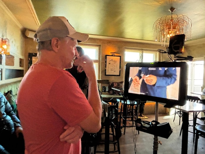 Filmregisseur Andy Klein leitete den Dreh im 151er. Voller Konzentration koordinierte er ...