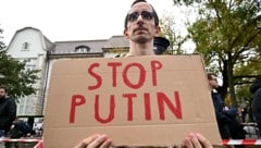 Ein Tisza-Anhänger während einer Kundgebung in Budapest 