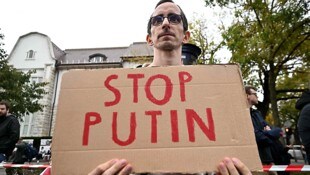 Ein Tisza-Anhänger während einer Kundgebung in Budapest 