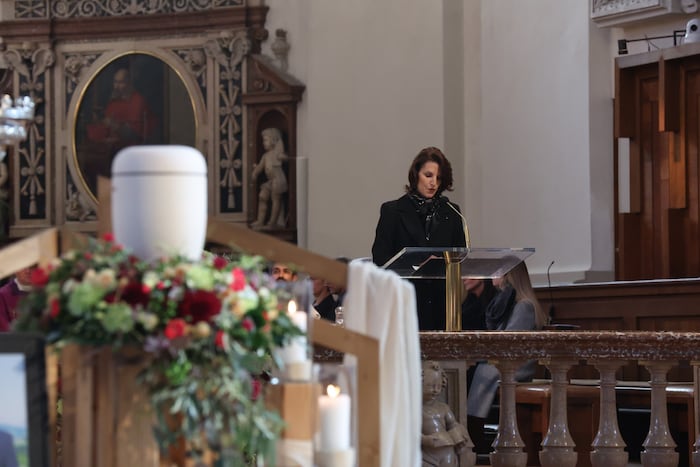 Edtstadler bei ihrer Trauerrede.