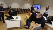 Sechs Angeklagte müssten es im Wiener Verhandlungssaal 401 sein – fünf kamen.