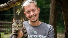 Alfred Kofler, Leiter des Assisi-Hofs hofft, dass der Kater bald ein neues Zuhause hat.
