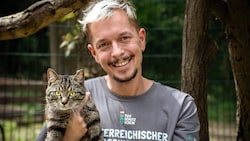 Alfred Kofler, Leiter des Assisi-Hofs hofft, dass der Kater bald ein neues Zuhause hat.