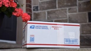 Ein Paket mit Leichenteilen landete bei einer ahnungslosen Frau statt in einem medizinischen ...