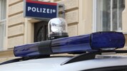 Der Feuerteufel schlug direkt vor der Polizeiinspektion zu.
