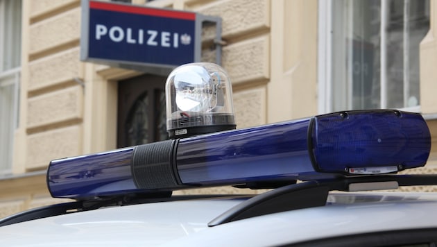 Der Feuerteufel schlug direkt vor der Polizeiinspektion zu.