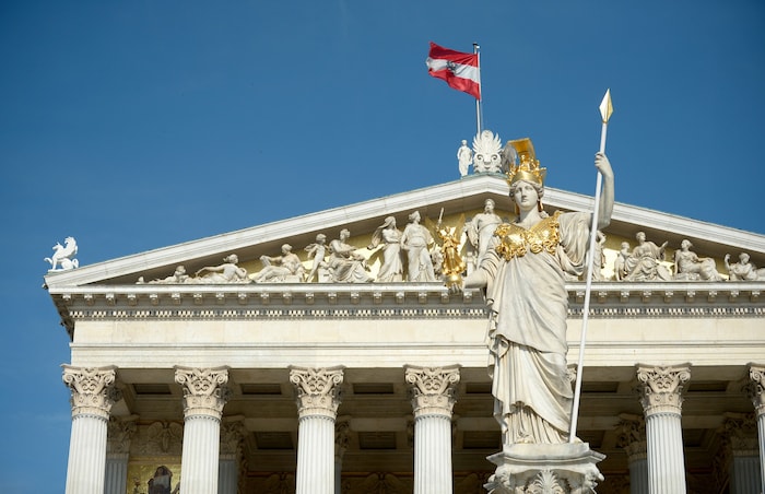 Werden die Befragungen aus dem Parlament live übertragen? Noch gibt es einige Hürden, die es zu ...