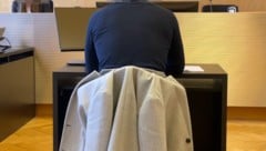 Ein Urteil gegen den Angeklagten wurde noch nicht gesprochen.