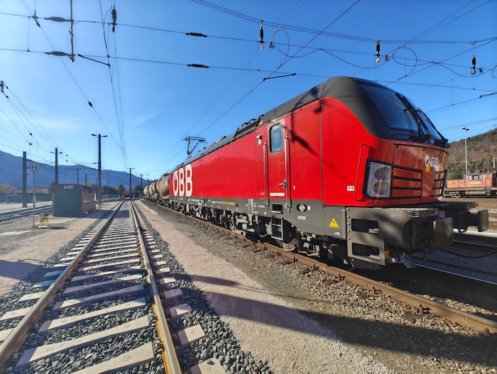 Diese Lok zog 1450 Tonnen durch den Tunnel.