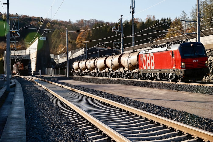Hier taucht der Güterzug auf der steirischen Seite auf.