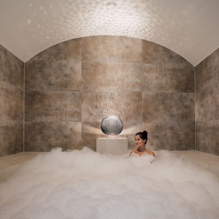 Eine Symbiose aus Schaum, Dampf, Licht, Klang und Duft – das neue Schaum-Dampfbad.