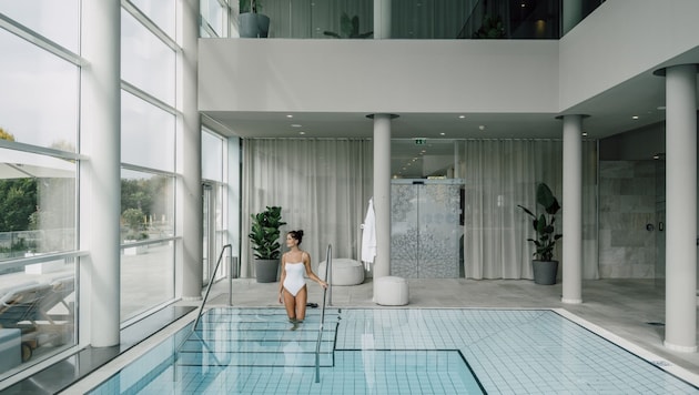 Im SPAplus-relaxen Gäste auf zwei Etagen – Pool indoor & outdoor inklusive.