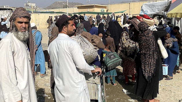 Flüchtlinge aus Afghanistan an der pakistanischen Grenze