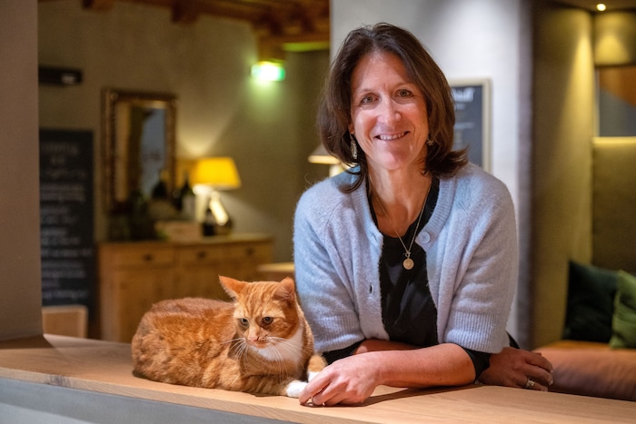 Nadja Blumenkamp, Tourismusobfrau und Hotelierin, mit tierischer Unterstützung