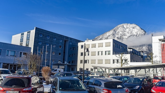 Der Schwerverletzte wurde ins Krankenhaus Kufstein eingeliefert. (Archivbild)