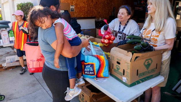 Mitglieder des Militärs und deren Familien erhalten in San Diego, Kalifornien, kostenloses ...