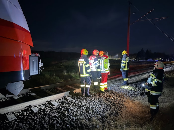 Der Zug konnte nicht mehr weiterfahren – ein Ersatzbus wurde von den ÖBB zur Verfügung gestellt.