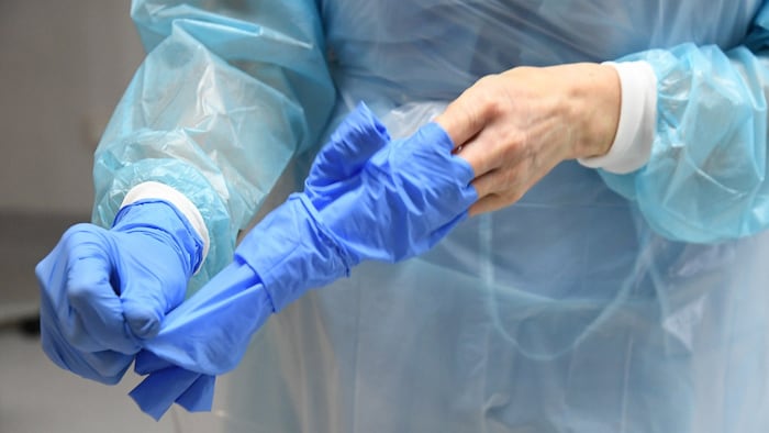 Das Virus wurde erstmals nachweislich auf einen Menschen übertragen – der Patient kämpft um sein ...